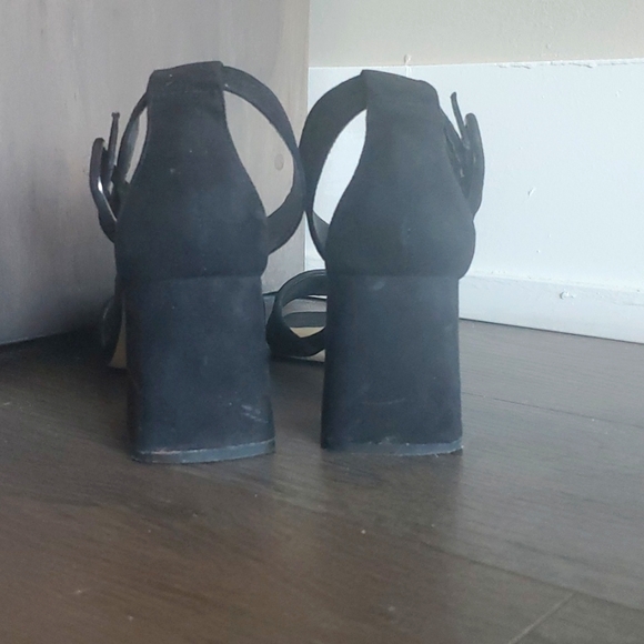 ๐ HOST PICK ๐ Chinese Laundry Rumor Ankle Strap Sandals - Picture 14 of 16